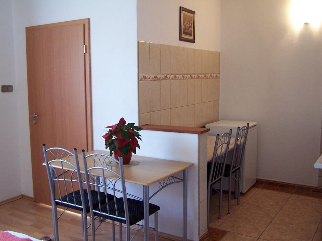 Akacia Apartment - Free Inside Parking, 2 Bedrooms, Garden, Next To Centre Budapest Bilik gambar