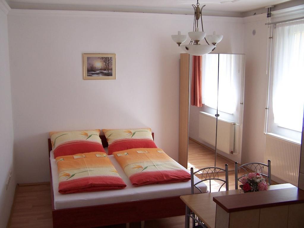 Akacia Apartment - Free Inside Parking, 2 Bedrooms, Garden, Next To Centre Budapest Bilik gambar
