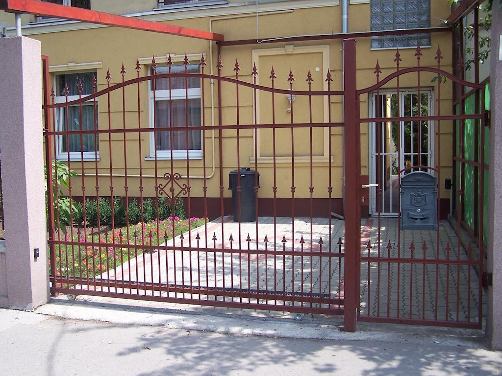 Akacia Apartment - Free Inside Parking, 2 Bedrooms, Garden, Next To Centre Budapest Luaran gambar